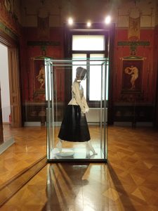Permanent exhibition at WIENMUSEUM with fencing costumes from “Corsage” at Sissi original gym